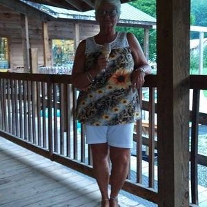 Meet your Posher, Sharon